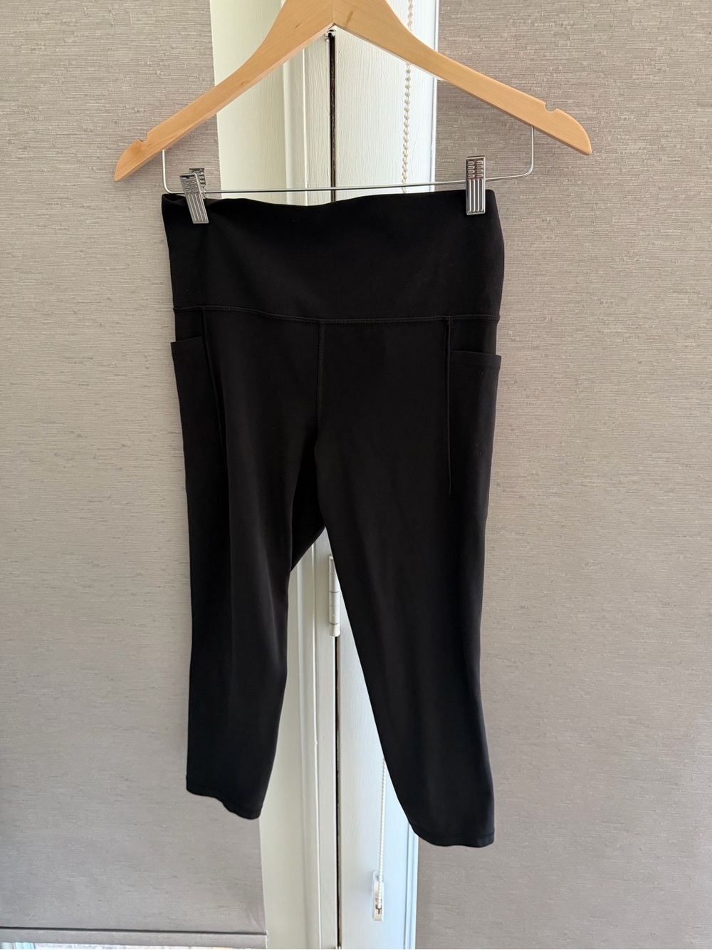 Athleta Situation Stash Capri